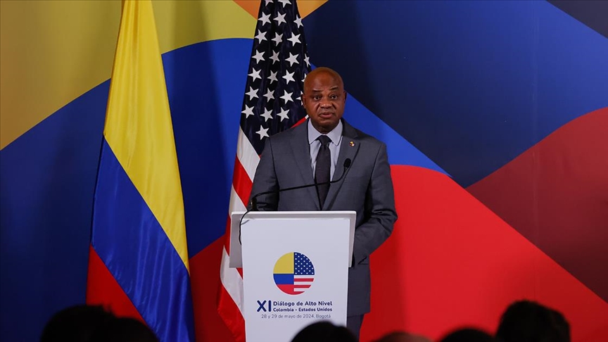 Kolombiya, komşu ülke Venezuela'nın egemenliğine saygı duyuyoruz