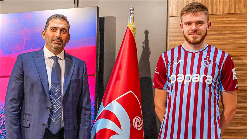 Trabzonspor'da Arseniy Batagov için imza töreni düzenlendi 