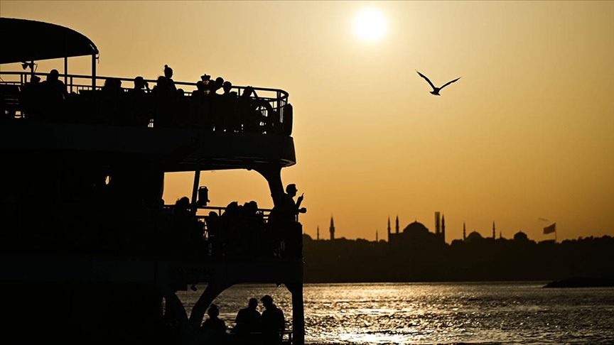 İstanbul'da bazı vapur seferlerine hava muhalefeti engeli