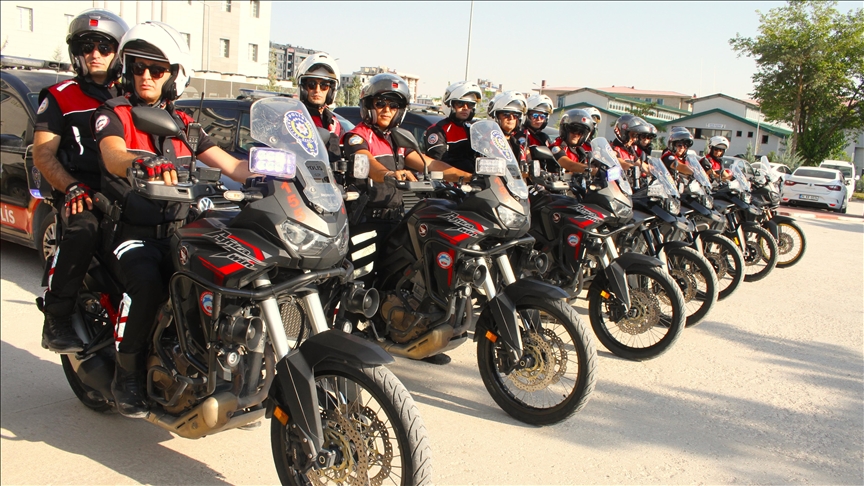 Van'ın "Kadın Yunuslar"ı şehrin güvenliği için motosikletleriyle devriye geziyor