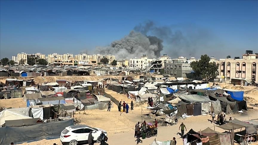 بعد إخلاء مناطق بالمواصي.. نازحون: لا مكان آمن وأنهكنا النزوح المتكرر (تقرير)