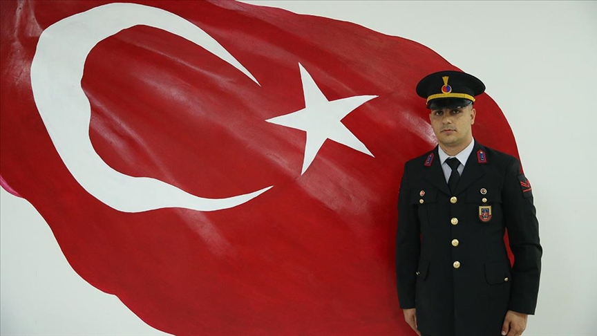 İçişleri Bakanlığının sosyal medyada paylaştığı Uzman Çavuş Mumcu: Küçüklüğümden itibaren resim yapmayı çok seviyordum