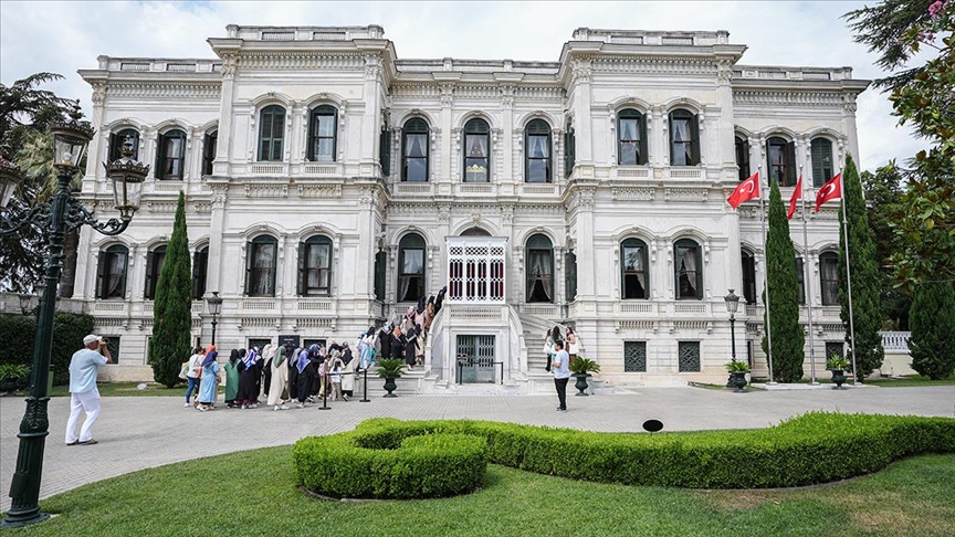 Milli Saraylar Başkanı Yasin Yıldız, ziyaretçilerin Yıldız Sarayı'na büyük ilgi gösterdiğini belirtti