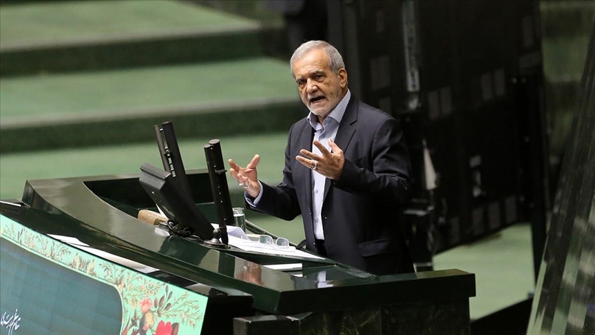 البرلمان الإيراني يمنح الثقة لحكومة الرئيس بزشكيان