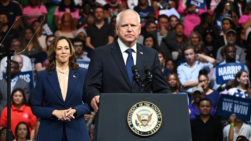 États-Unis : Tim Walz, colistier de Kamala Harris, accepte l’investiture du Parti démocrate