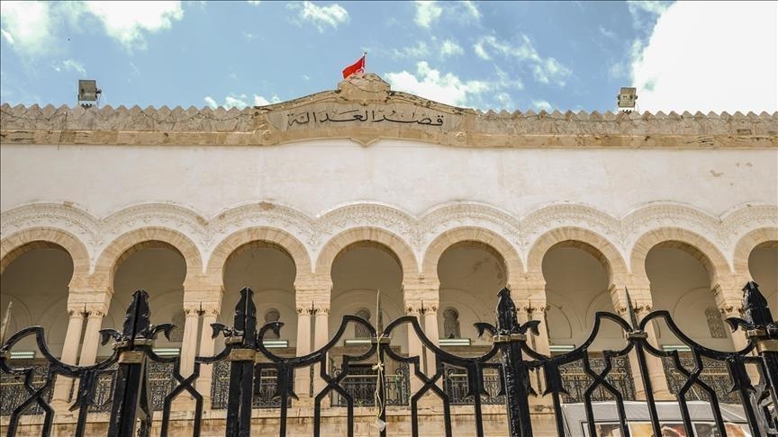 تونس.. إحالة ناشط سياسي إلى محاكمة مع إطلاق سراحه