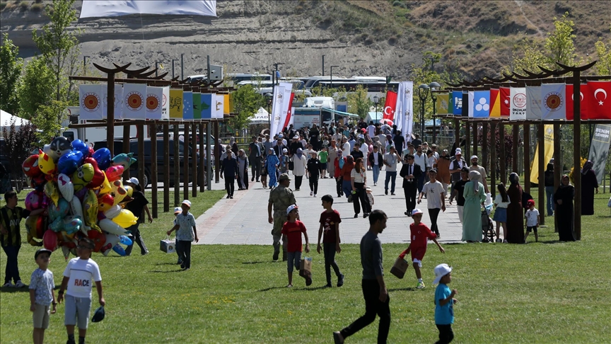 Ahlat'ta Malazgirt Zaferi'nin 953. yıl dönümü etkinlikleri başladı
