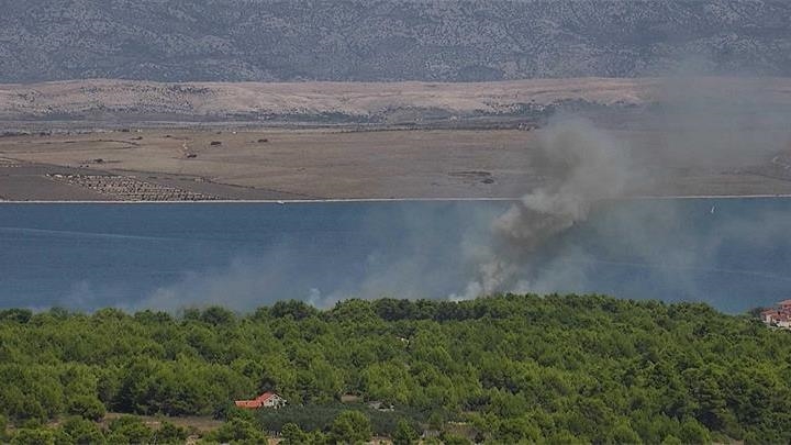 Hrvatska: Ugašen požar na otoku Viru, intervencija vatrogasaca završena kasno sinoć