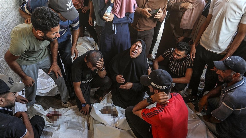 İsrail ordusunun Gazze'nin farklı bölgelerine düzenlediği saldırılarda 8 Filistinli öldü