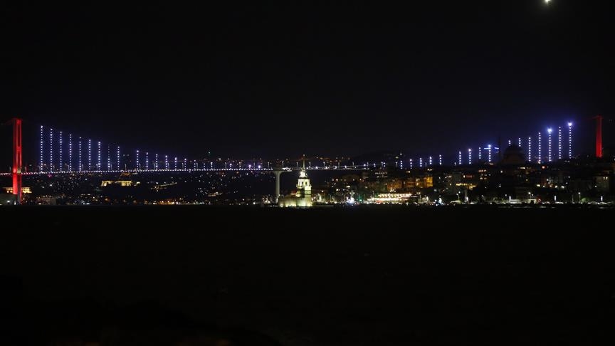 İstanbul Boğazı'nda gemi trafiği kuzey-güney yönlü olarak açıldı