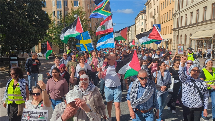 Swedes voice support for Palestine in front of Israeli Embassy in Stockholm