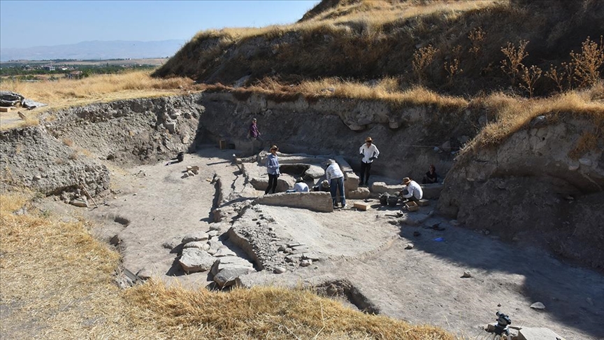 7,000-year-old animal-figured seals found at Türkiye’s Arslantepe Mound