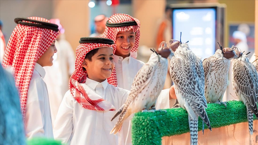 Suudi Arabistan'da 19 ülkeden katılımla düzenlenen "2024 Şahin Müzayedesi" sona erdi