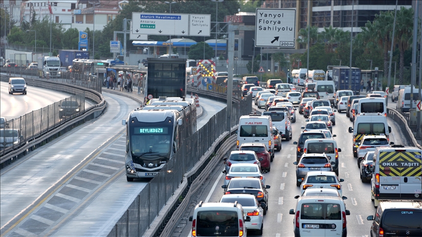 İstanbul'da metrobüs hattındaki "Beyaz Yol" çalışması nedeniyle Beşyol durağı hizmete kapatılacak