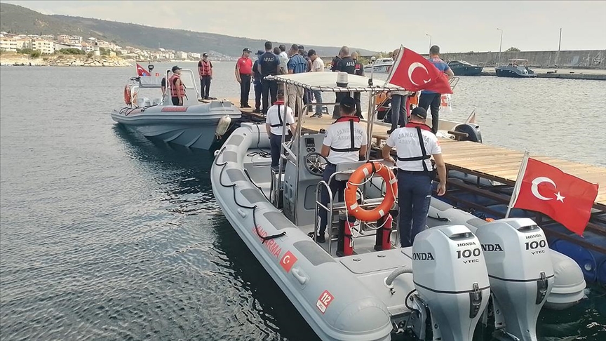 Marmara Denizi'nde kanoyla açıldıktan sonra kaybolan 2 kişiyi arama çalışması sürüyor