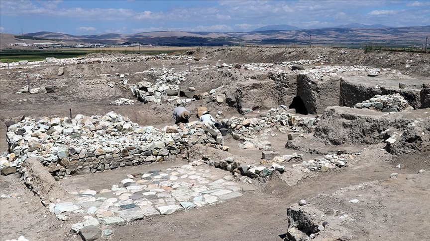 Amasya'daki Oluz Höyük kazılarında Medler'e ait ateşgah bulundu