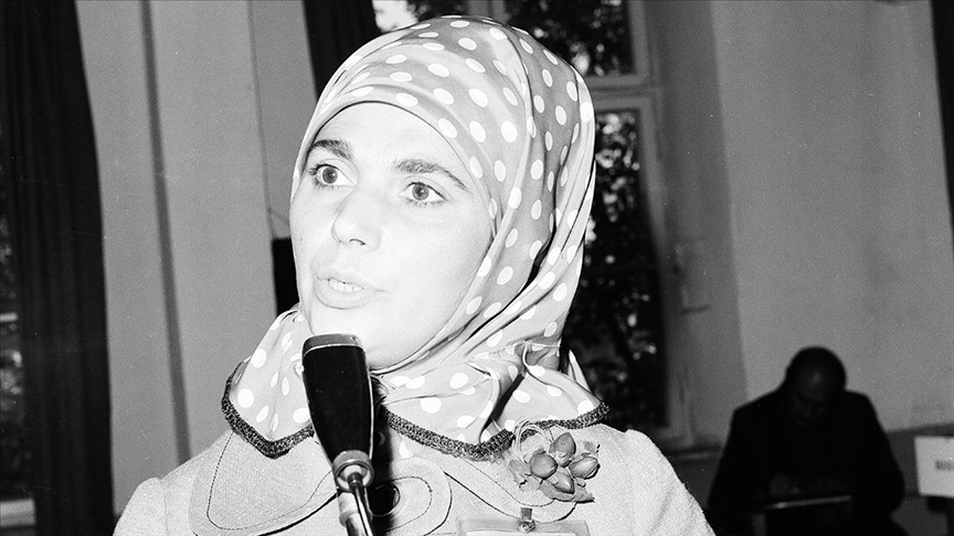 Şule Yüksel Şenler vefatının 5. yılında anılıyor