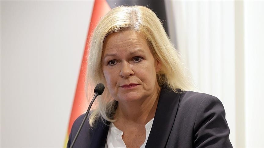 Après l’attentat de Solingen, Berlin annonce un durcissement des lois sur le port d'armes blanches et l’immigration