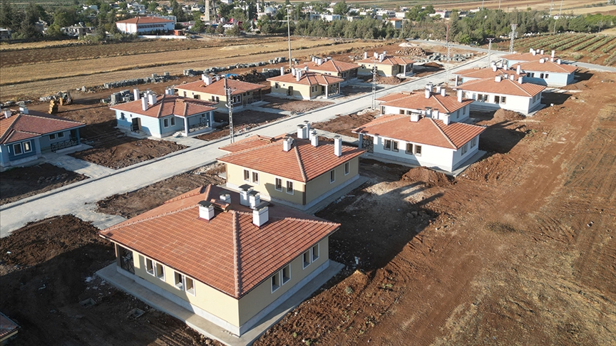 Kilis'te depremin ardından yapılan köy evlerinin hak sahiplerine teslimine başlanıyor