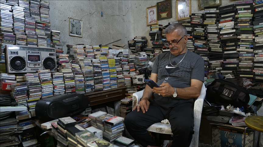 متجر الذكريات.. عراقي يعيد الروح لـ250 ألف شريط كاسيت