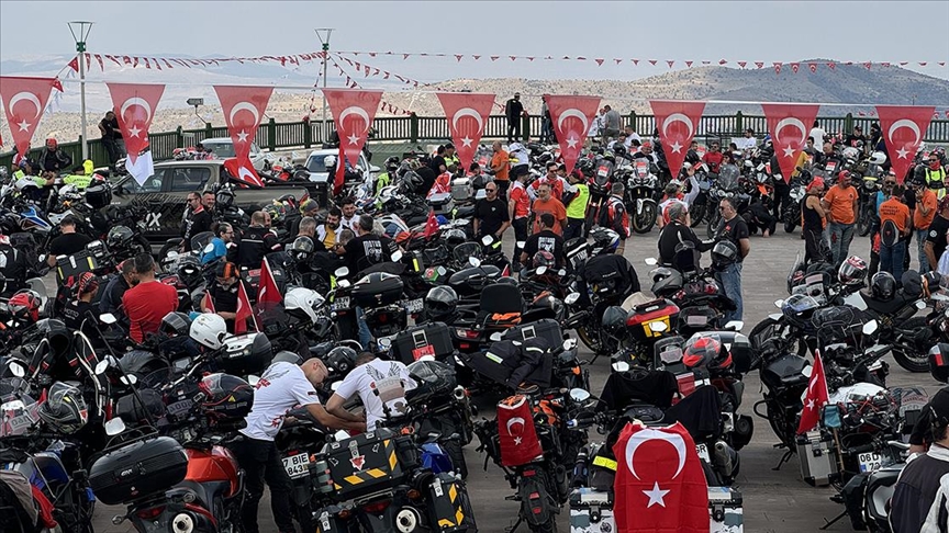 Afyonkarahisar'da 600 motosiklet gönüllüsü "süvarinin izinden" etkinliği için buluştu