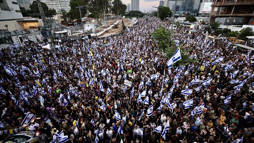 İsrail'de, Gazze'de ateşkes anlaşması imzalamayan Netanyahu hükümeti protesto ediliyor