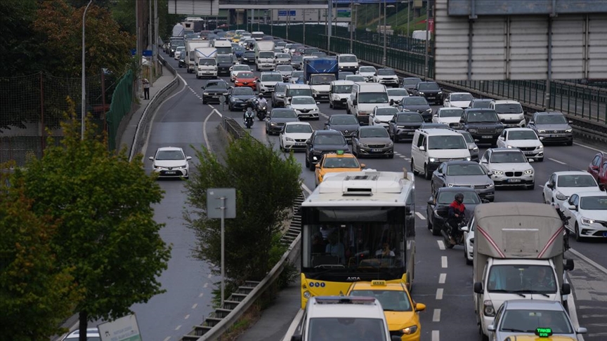 İstanbul trafiğinde okullarda uyum haftası ve haftanın ilk iş günü yoğunluğu