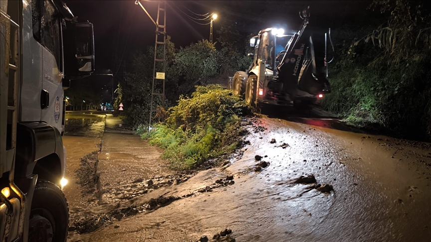 Trabzon'un Sürmene ilçesinde şiddetli yağış etkili oldu