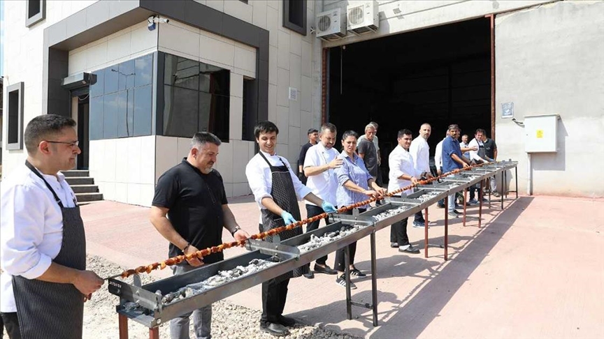 Gaziantep'te "dünyanın en uzun kebabı" rekor denemesi için hazırlıklar tamamlandı