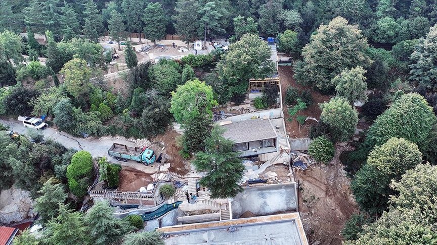 Vaniköy'de izinsiz inşaattaki ruhsatsız ve kaçak yapıların yıkımı gerçekleştiriliyor