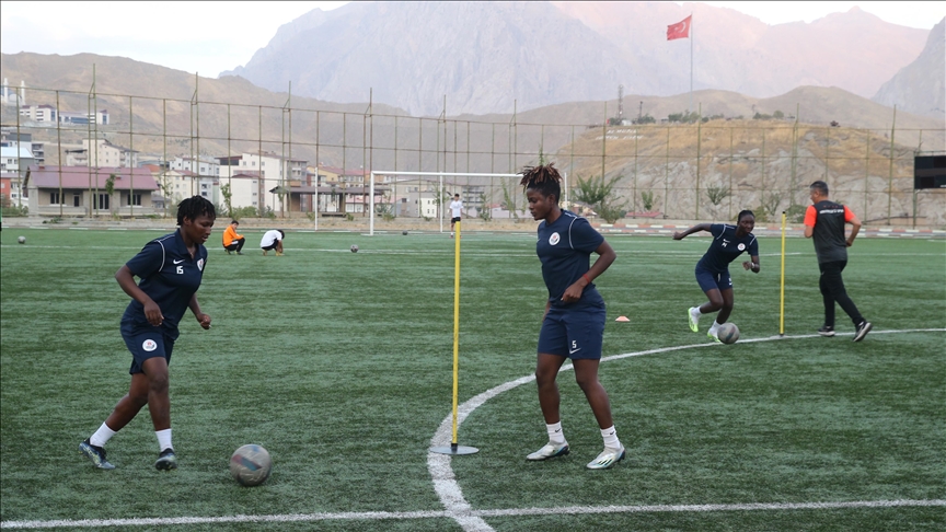 Hakkarigücü Kadın Futbol Takımı yenilenen kadrosuyla lige iddialı hazırlanıyor
