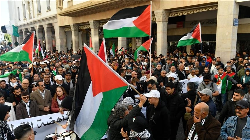 "المقاومة والنضال ستحرر فلسطين".. مسيرة تضامنية في طنجة المغربية