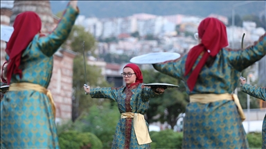 Türkiye'nin ilk ve tek kadın kılıç kalkan ekibi Avrupa'ya açılıyor