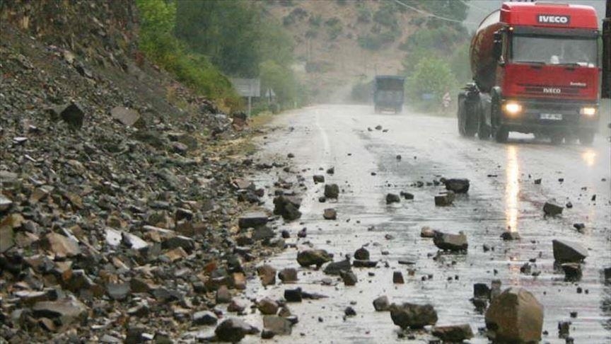 BiH: Oprez zbog klizavog kolovoza i učestalih odrona 