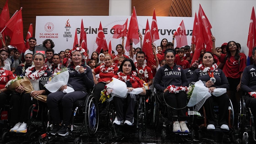 Paris 2024 Paralimpik Oyunları'nda mücadele eden milli sporcuların bir kısmı yurda döndü