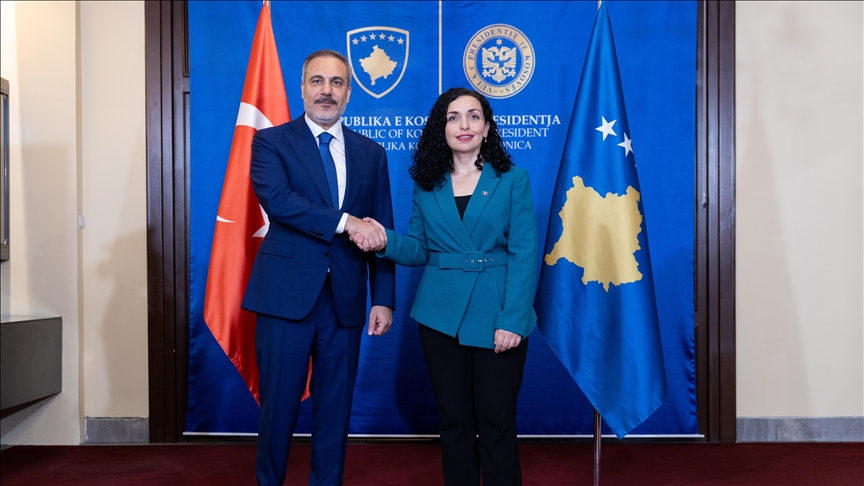 Turkish foreign minister meets with Kosovo president, prime minister in Pristina