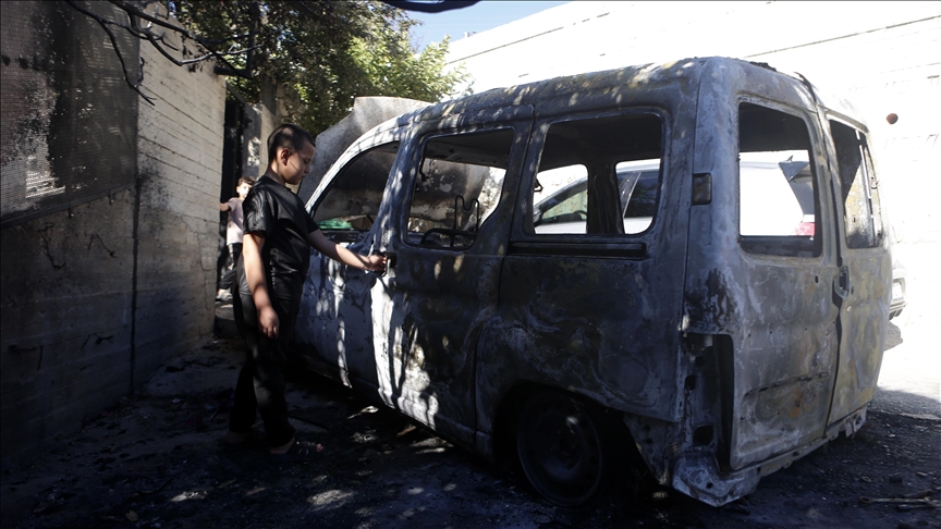 Illegal Israeli settlers raid homes in Jericho, set vehicles on fire in occupied West Bank