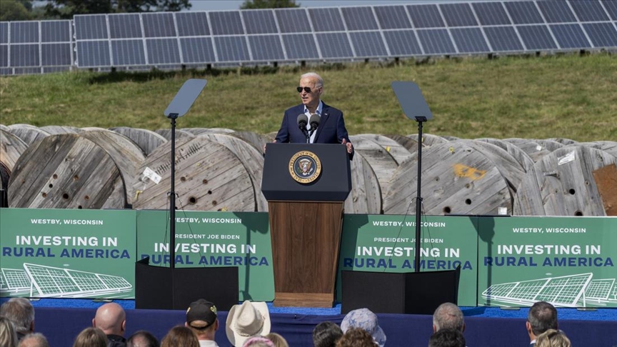 Biden administration reaches halfway in offshore wind target