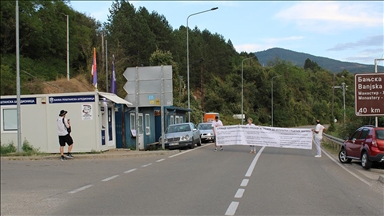 Serbi, protestë dhe bllokim i pjesshëm i rrugës që çon në vendkalimin kufitar Jarinjë