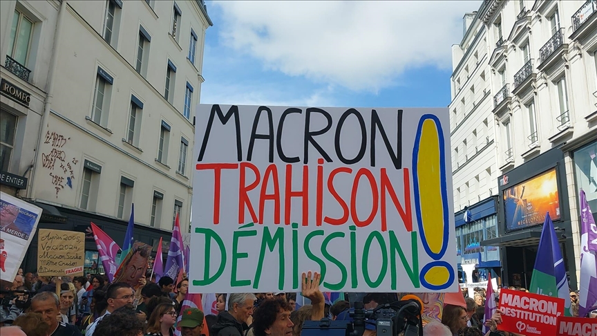 France : Des milliers de manifestants à Paris pour dénoncer le "coup de force" de Macron 