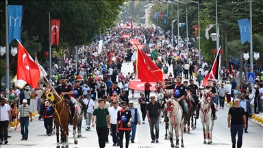 Söğüt'teki şenliklerde yurdun dört bir yanından gelen Yörükler törenle karşılandı