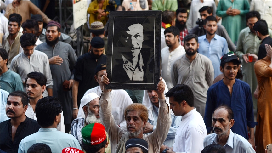 Thousands demonstrate in Pakistan's capital for the release of former Prime Minister Khan