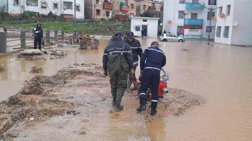 مصرع شخصين وإنقاذ عشرات جراء فيضانات غير مسبوقة بصحراء الجزائر