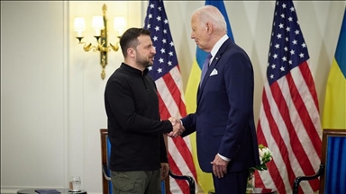 Presidenti ukrainas dëshiron të ndajë planin e tij të armëpushimit me presidentin Biden