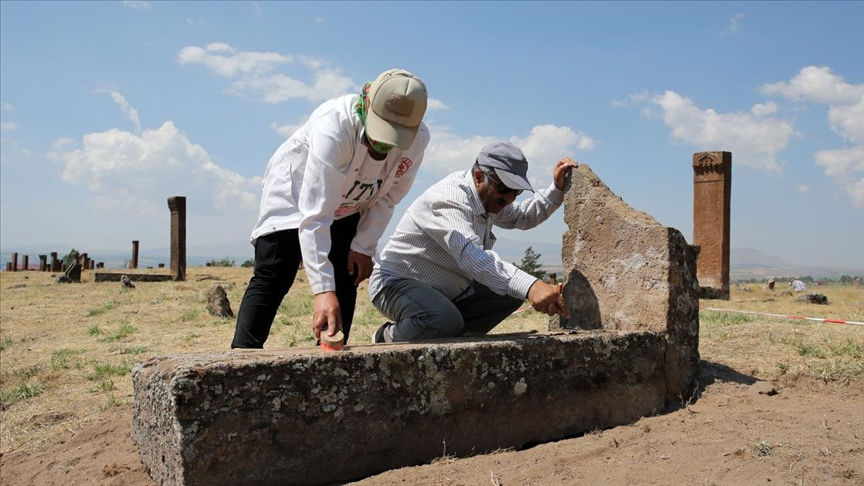 Selçuklu Meydan Mezarlığı'nda tahrip olan 80 mezar taşı restore edildi
