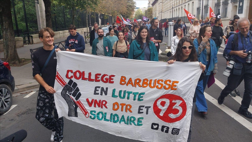 France : Les enseignants manifestent contre la généralisation des évaluations dans les écoles 