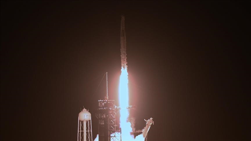 Компания SpaceX запустила в космос первую частную миссию