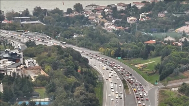 İstanbul'da akşam saatlerinde trafik yoğunluğu yaşanıyor