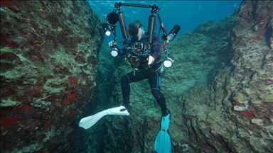 Su altı fotoğrafçıları Akdeniz'in derinliklerindeki güzellikleri görüntülemek için dalıyor