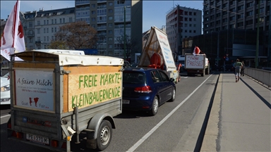 Avustralya'da çiftçiler, Meclis önünde hükümetin tarım politikalarını protesto etti